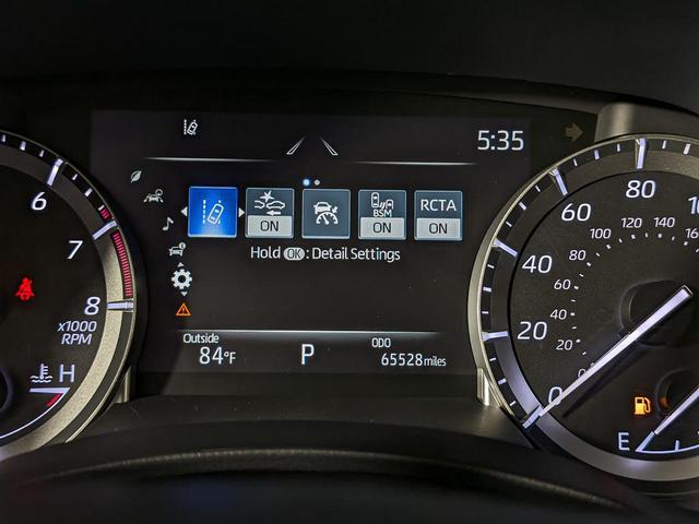 Photo of 2022 Midnight Black Metallic Toyota Highlander