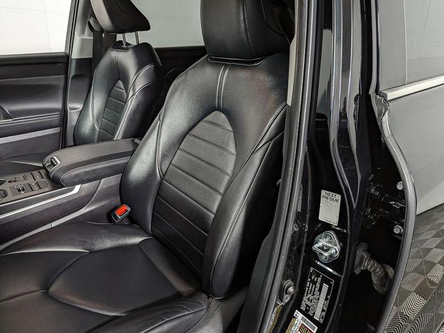 Photo of 2022 Midnight Black Metallic Toyota Highlander