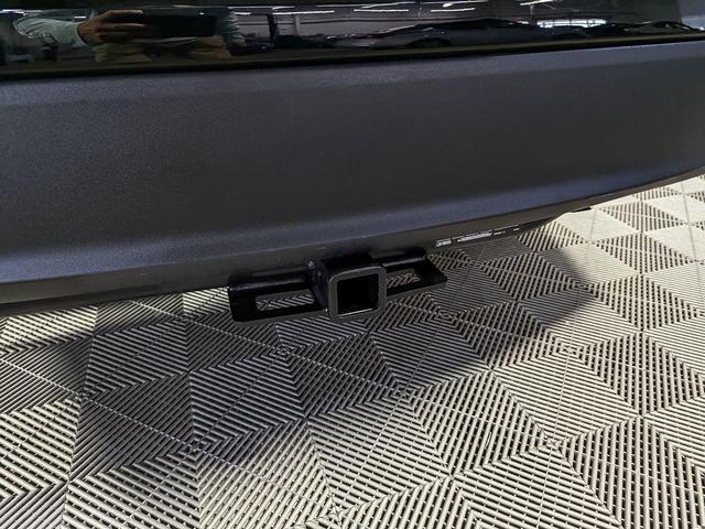 Photo of 2022 Midnight Black Metallic Toyota Highlander