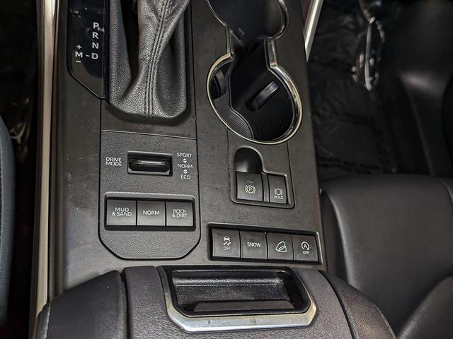Photo of 2022 Midnight Black Metallic Toyota Highlander