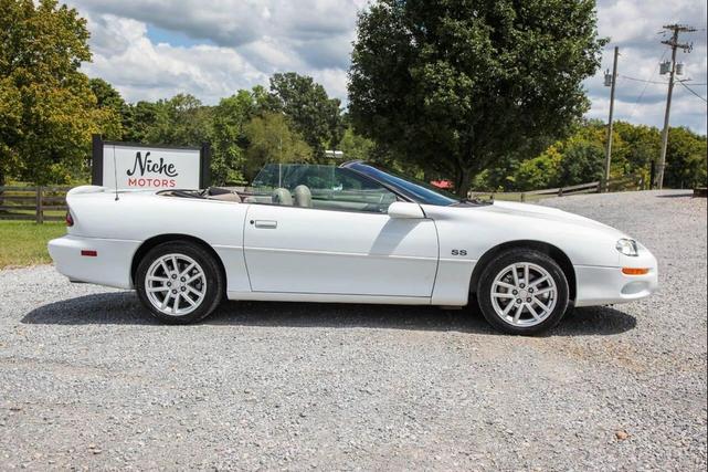 Photo of 2001 Arctic White Chevrolet Camaro