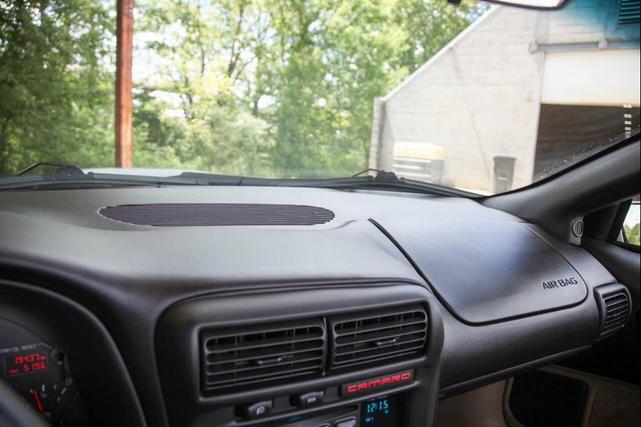 Photo of 2001 Arctic White Chevrolet Camaro