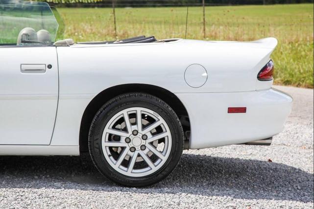 Photo of 2001 Arctic White Chevrolet Camaro