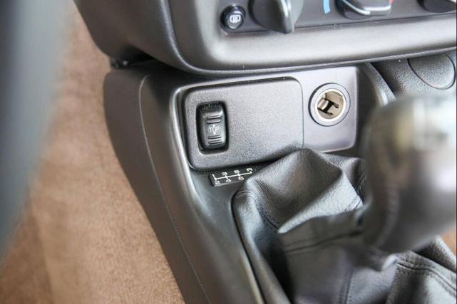 Photo of 2001 Arctic White Chevrolet Camaro