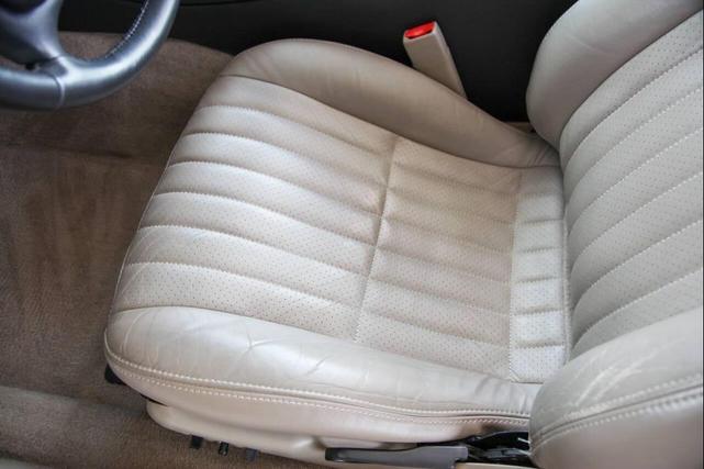 Photo of 2001 Arctic White Chevrolet Camaro