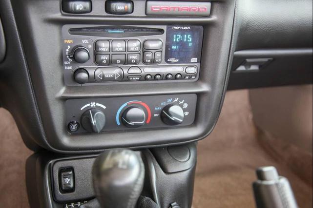 Photo of 2001 Arctic White Chevrolet Camaro