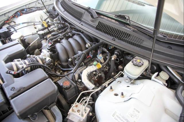 Photo of 2001 Arctic White Chevrolet Camaro