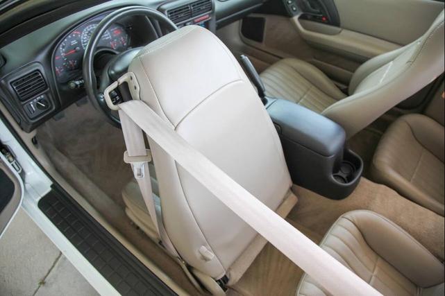 Photo of 2001 Arctic White Chevrolet Camaro