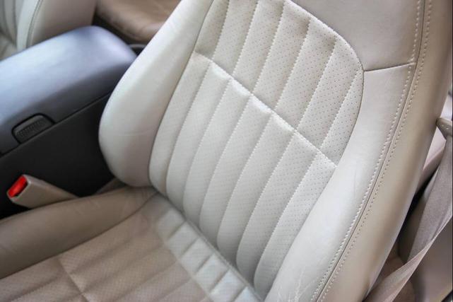 Photo of 2001 Arctic White Chevrolet Camaro