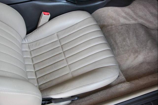 Photo of 2001 Arctic White Chevrolet Camaro