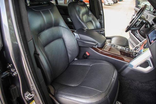 Photo of 2021 Gray Land Rover Range Rover