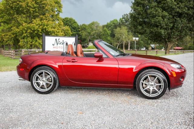 Photo of 2008 Copper Red Mazda MX-5 Miata