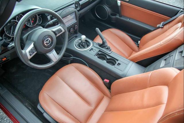 Photo of 2008 Copper Red Mazda MX-5 Miata