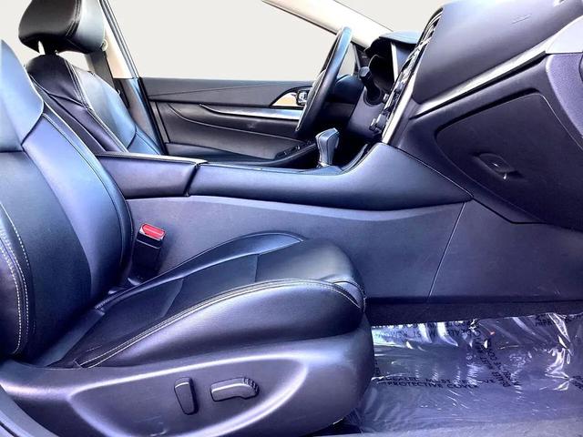 Photo of 2023 Brilliant Silver Metallic Nissan Maxima