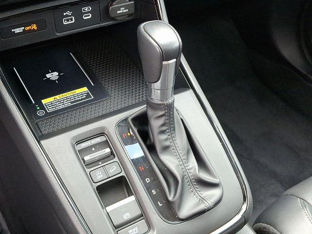 Photo of 2023 Still Night Pearl Honda CR-V