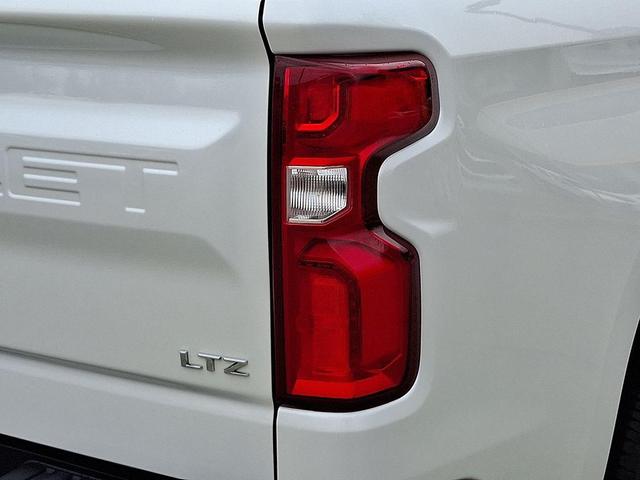 Photo of 2021 Iridescent Pearl Tricoat Chevrolet Silverado 1500