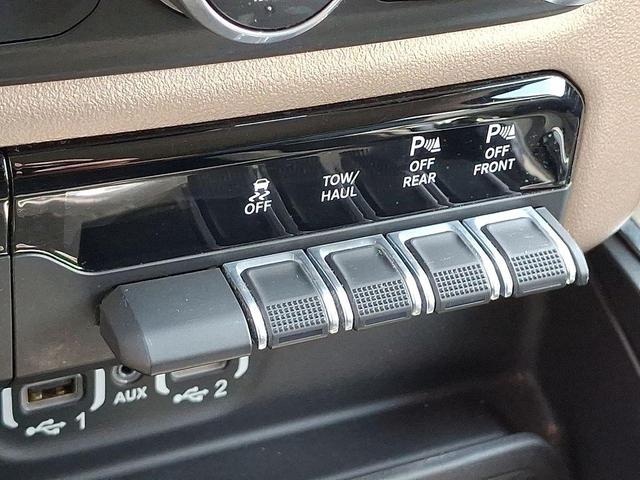 Photo of 2022 Granite Crystal Metallic Clearcoat RAM 1500
