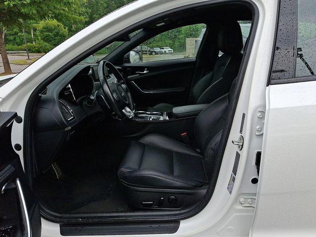 Photo of 2022 Snow White Pearl Kia Stinger
