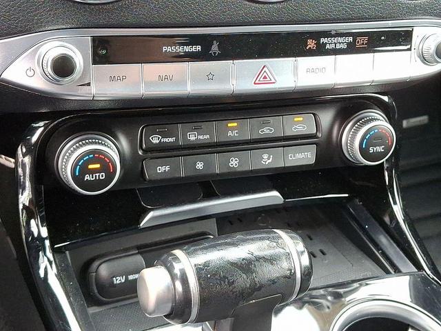 Photo of 2022 Snow White Pearl Kia Stinger