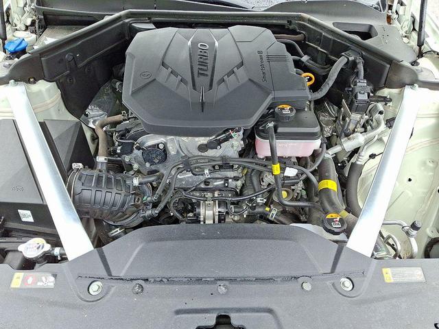 Photo of 2022 Snow White Pearl Kia Stinger
