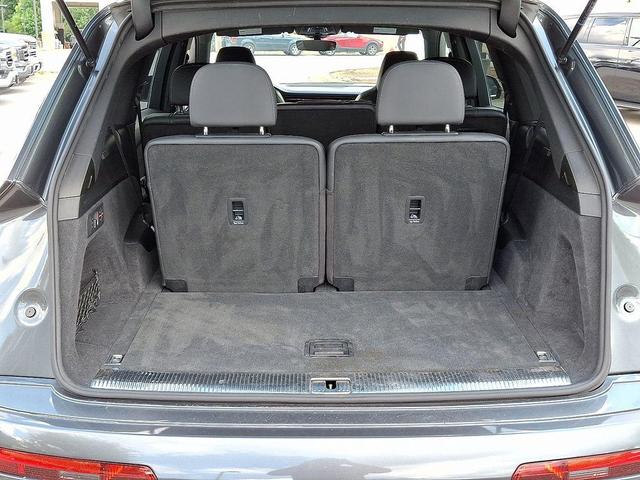Photo of 2022 Daytona Gray Pearl Effect Audi SQ7