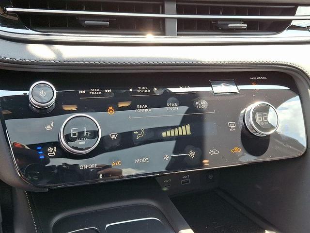Photo of 2025 Majestic White INFINITI QX60