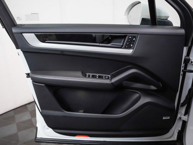 Photo of 2025 White Porsche Cayenne