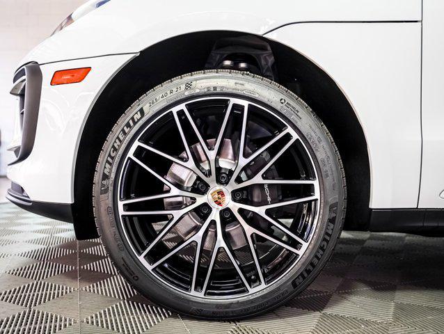 Photo of 2025 CARRARA WHITE Porsche Macan