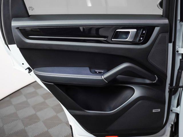 Photo of 2021 CARRARA WHITE Porsche Cayenne