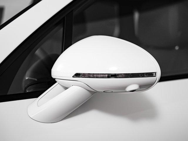 Photo of 2025 White Porsche Macan