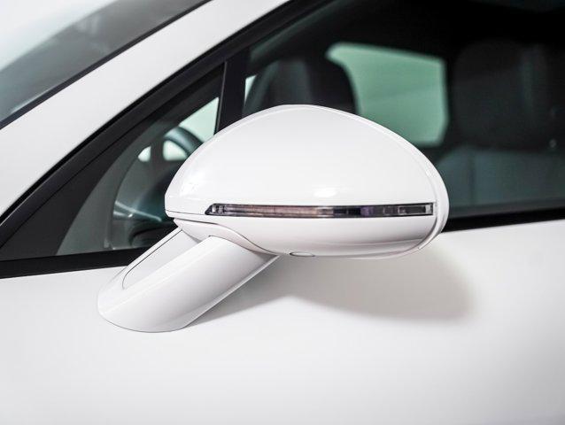 Photo of 2025 White Porsche Macan