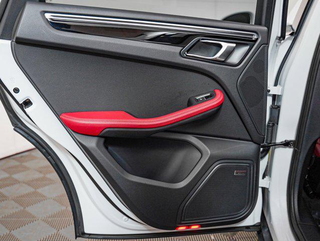 Photo of 2025 CARRARA WHITE Porsche Macan