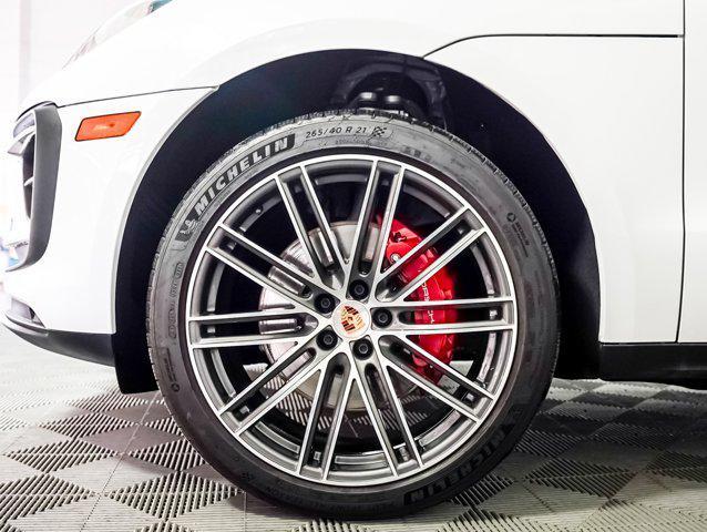 Photo of 2025 CARRARA WHITE Porsche Macan