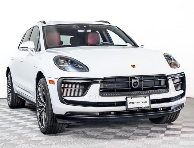 Photo of 2025 CARRARA WHITE Porsche Macan