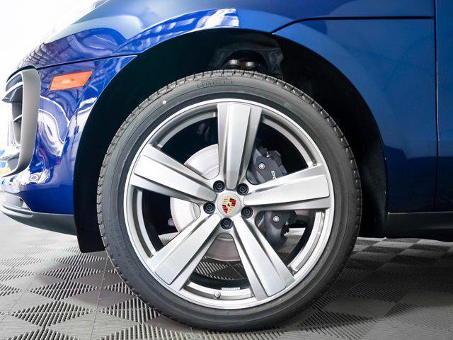 Photo of 2025 GENTIAN BLUE Porsche Macan