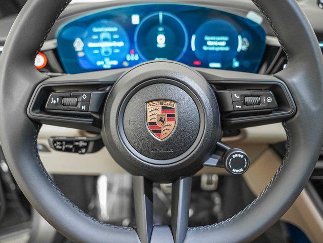 Photo of 2025 OAK GREEN MET Porsche Macan