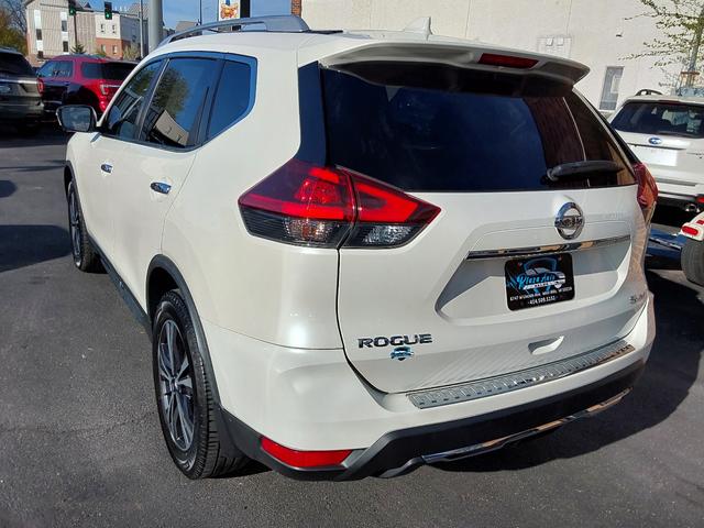 Photo of 2018 White Nissan Rogue