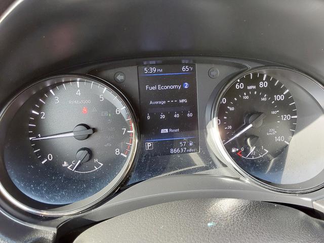 Photo of 2018 White Nissan Rogue