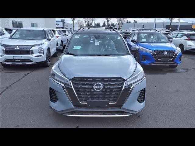 Photo of 2024 Boulder Gray Metallic Nissan Kicks