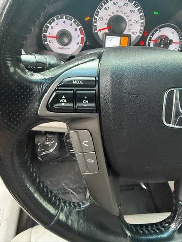 Photo of 2014 Alabaster Silver Metallic Honda Pilot