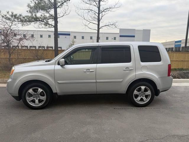 Photo of 2014 Alabaster Silver Metallic Honda Pilot