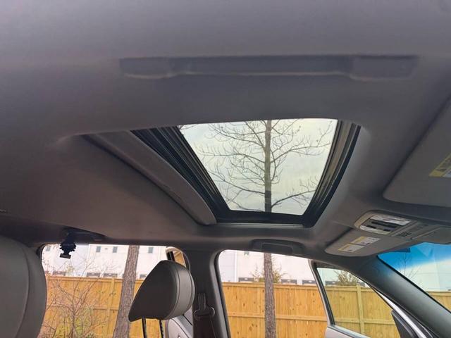 Photo of 2014 Alabaster Silver Metallic Honda Pilot