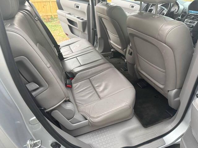 Photo of 2014 Alabaster Silver Metallic Honda Pilot