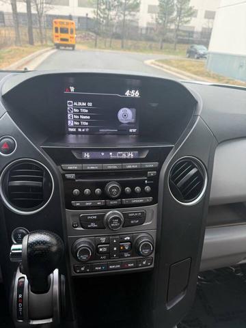 Photo of 2014 Alabaster Silver Metallic Honda Pilot