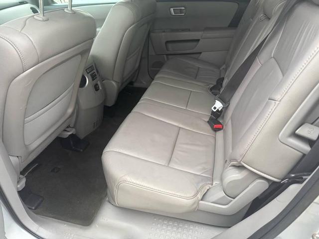 Photo of 2014 Alabaster Silver Metallic Honda Pilot