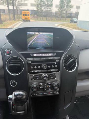Photo of 2014 Alabaster Silver Metallic Honda Pilot
