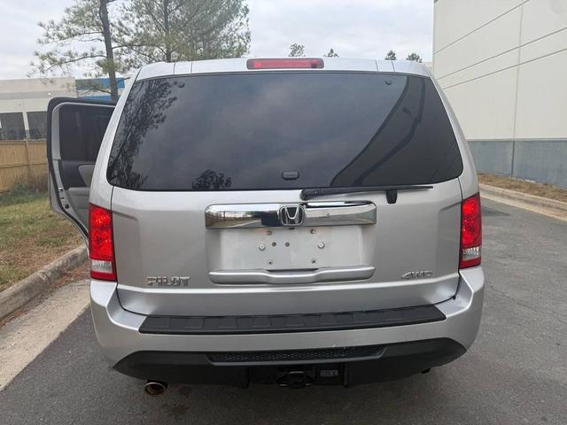Photo of 2014 Alabaster Silver Metallic Honda Pilot