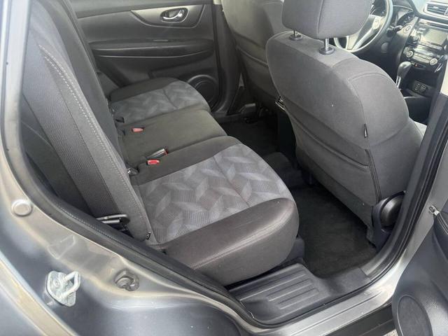 Photo of 2016 Brilliant Silver Nissan Rogue