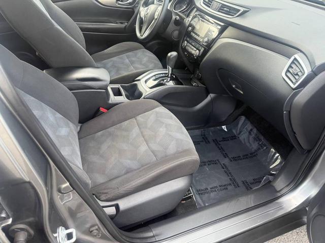 Photo of 2016 Brilliant Silver Nissan Rogue