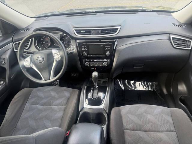 Photo of 2016 Brilliant Silver Nissan Rogue